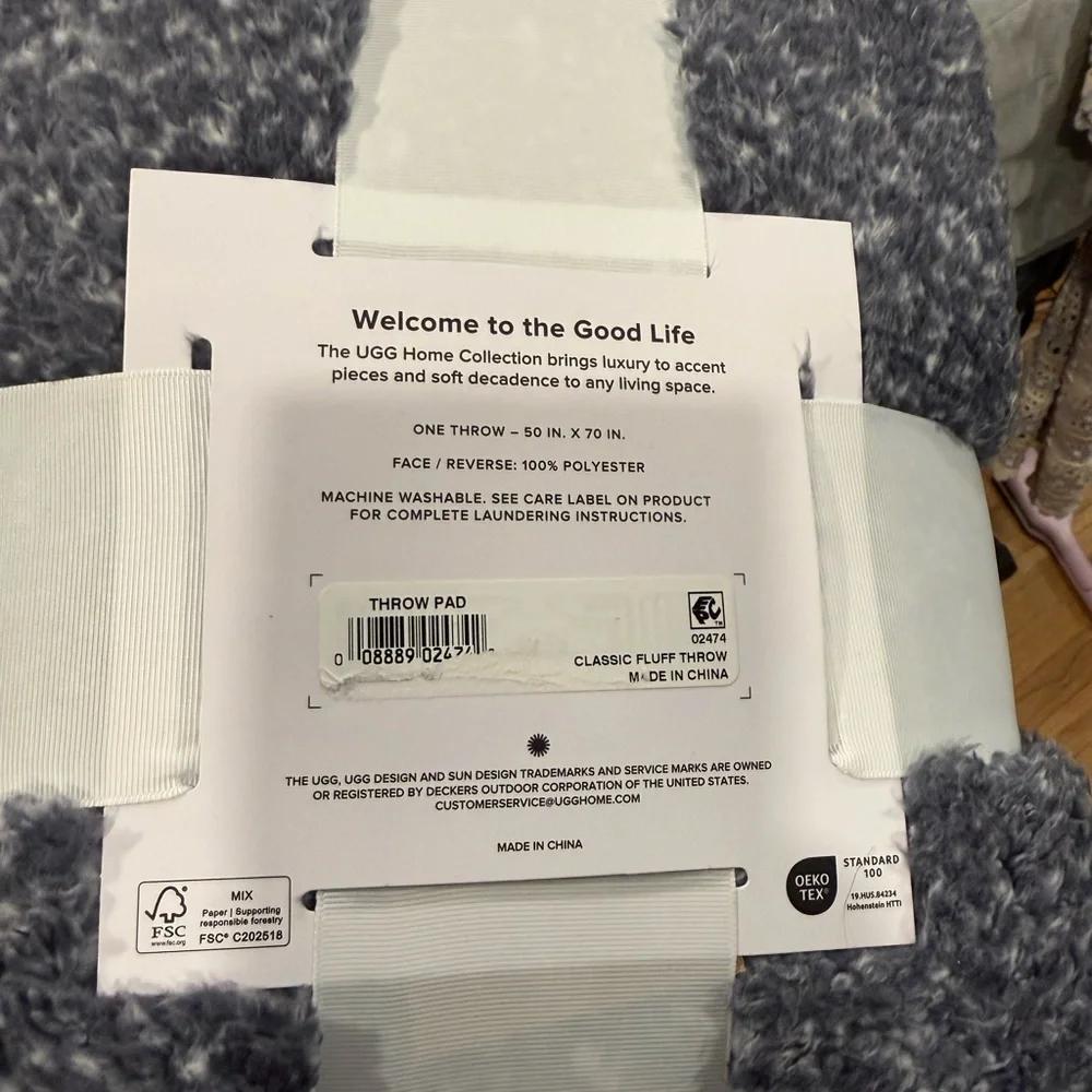 UGG classic puff throw 50x70‎ NWT